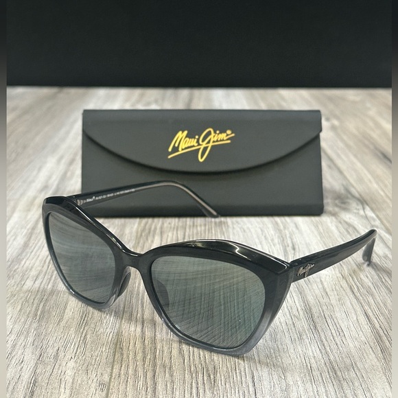Maui Jim Lotus MJ827-02J Glossy Black Frame Neutral Grey Lens Brand New - Picture 2 of 7